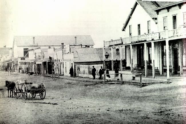 Dodge City, Front Street, 1870 Get the hell outta my mind 